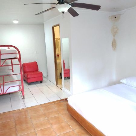 Buena Nota Hostel Jaco Exterior photo