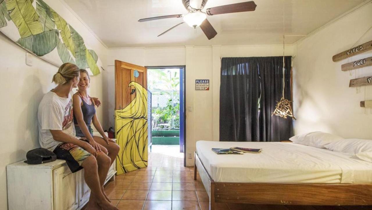 Buena Nota Hostel Jaco Exterior photo