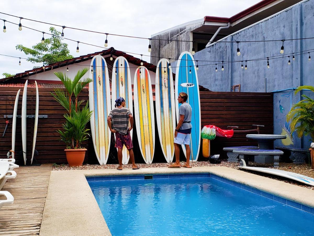 Buena Nota Hostel Jaco Exterior photo