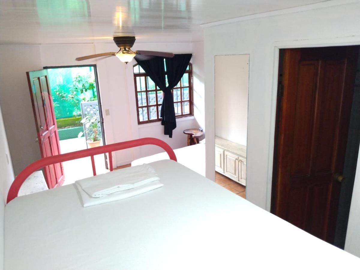 Buena Nota Hostel Jaco Exterior photo