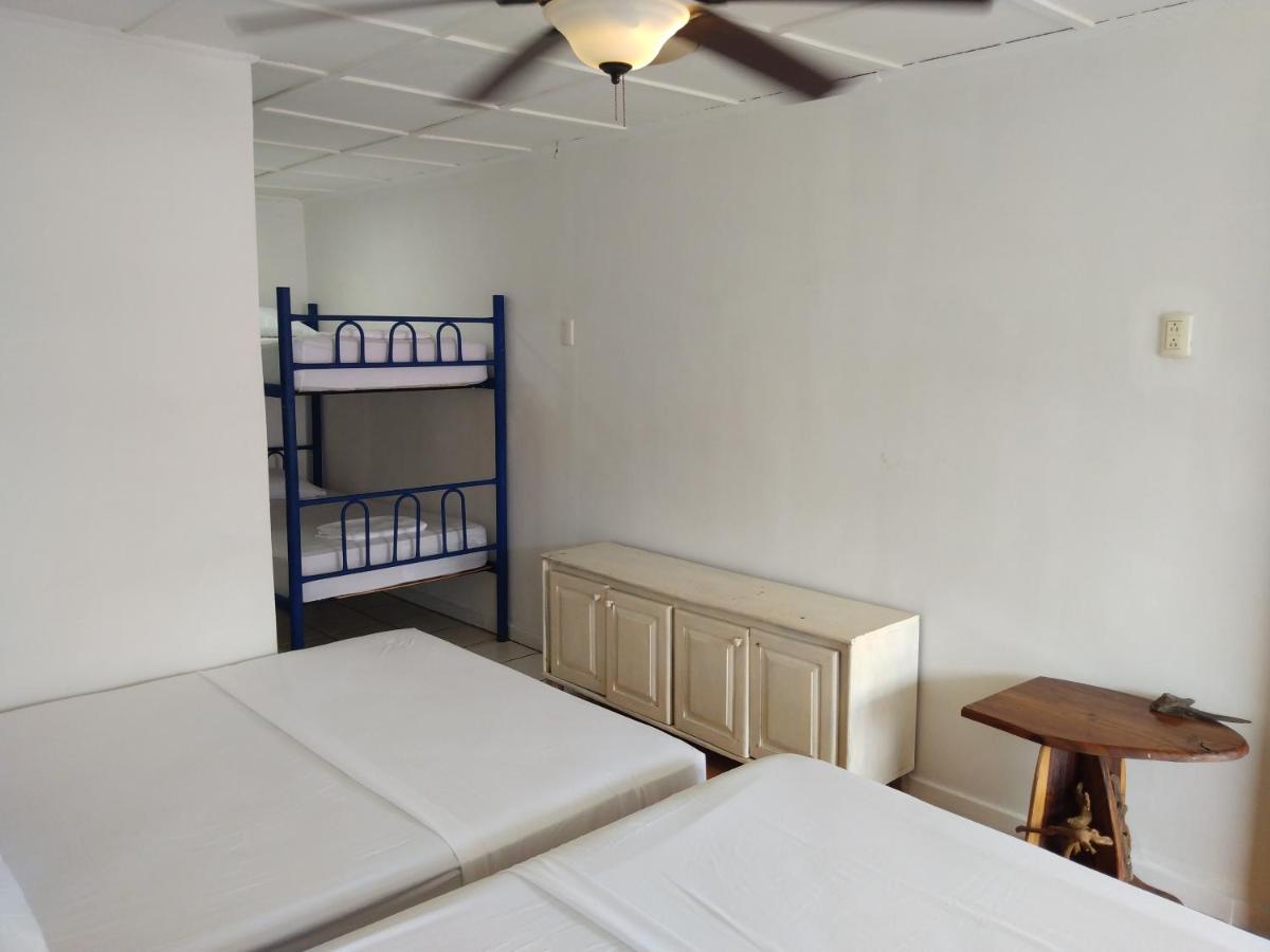 Buena Nota Hostel Jaco Exterior photo